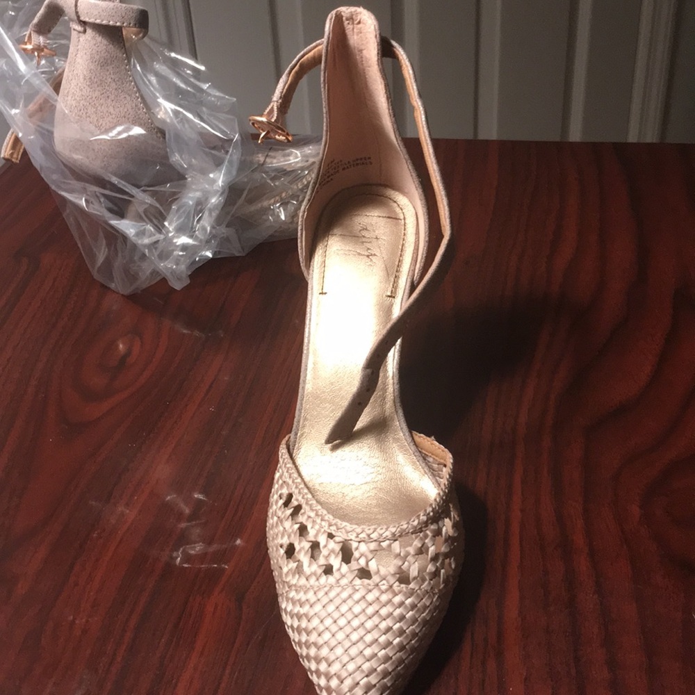 Unworn heels - Picture 3 of 4